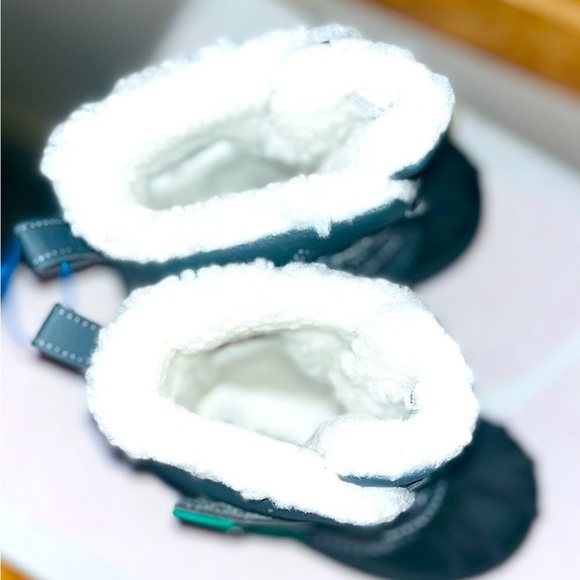 🔥 NEW 🔥Cat & Jack Waterproof Boots (Dark Gray/Denver), Size 6C - $22 - Picture 8 of 10